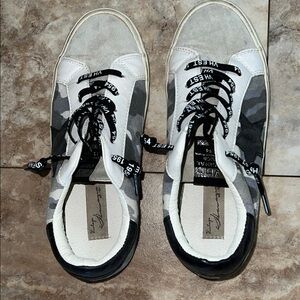 Vintage Havana Camouflage Tennis Shoes with Black and White Details Size 8